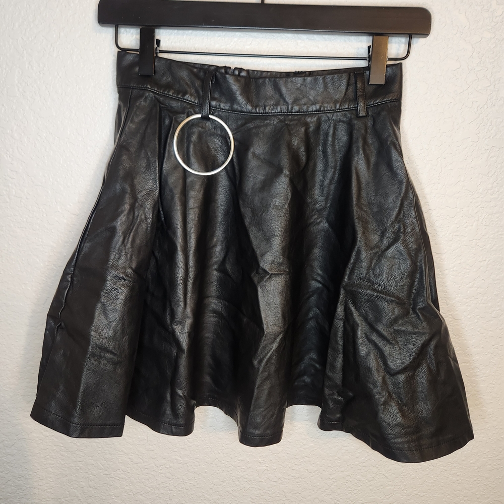 Hot Topic black Faux leather skirt o-ring Skater mini skirt size XS bikercore